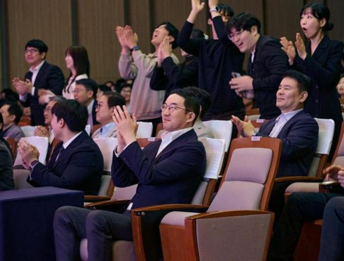 “내부고발하면 징역 30년”… NYT, LG그룹 비밀녹음 공개